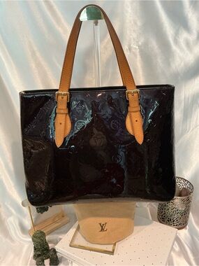 EUC Louis Vuitton Brentwood Monogram Vernis Shoulder Bag w LV Dust Bag